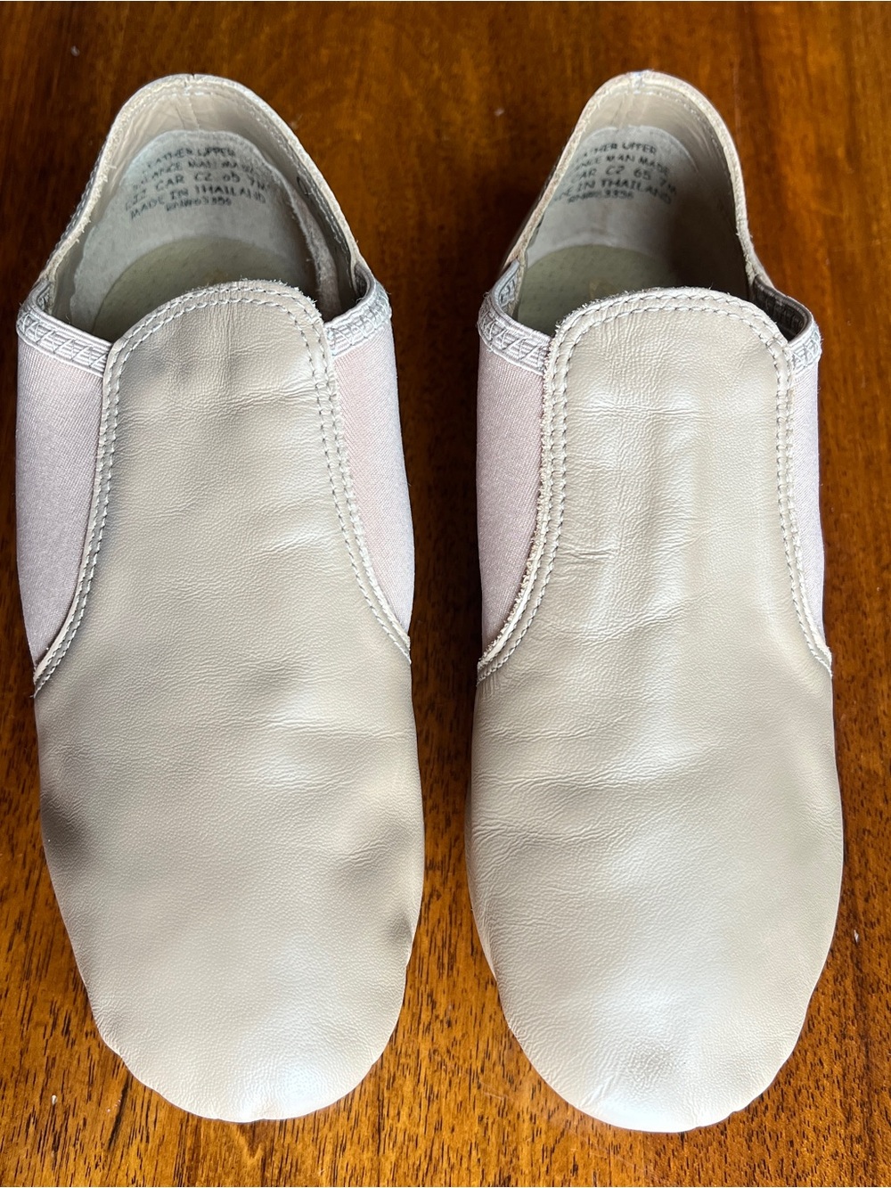 Capezio E-series tan slip-on split sole jazz shoes model EJ2 CAR C2 65 Size 7M